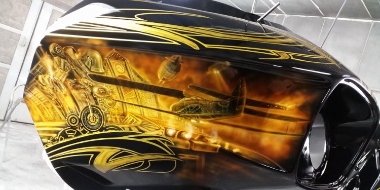 Custom airbrushing cars
