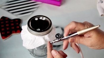 Quick Tutorial on How to Use an Airbrush Cleaning Pot | The Bearfoot Baker Quick Tutorial on How to Use an Airbrush Cleaning Pot | The Bearfoot Baker